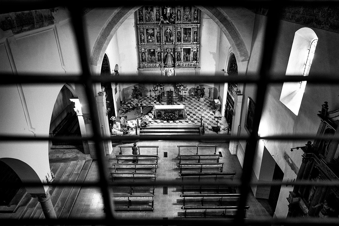 A chapel seen through an iron grille.